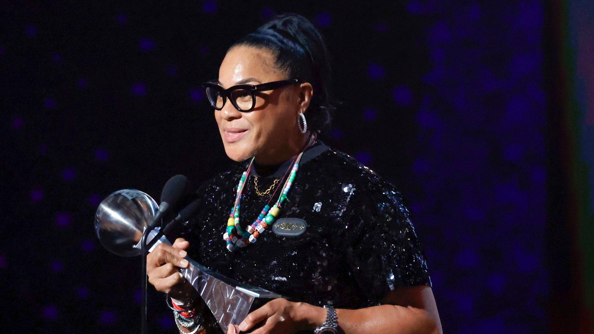 Dawn Staley accepts the Jimmy V Award