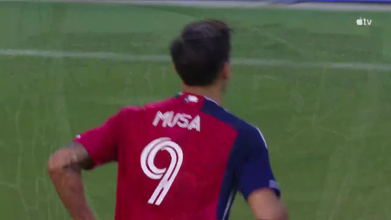 Petar Musa scores in the 28'