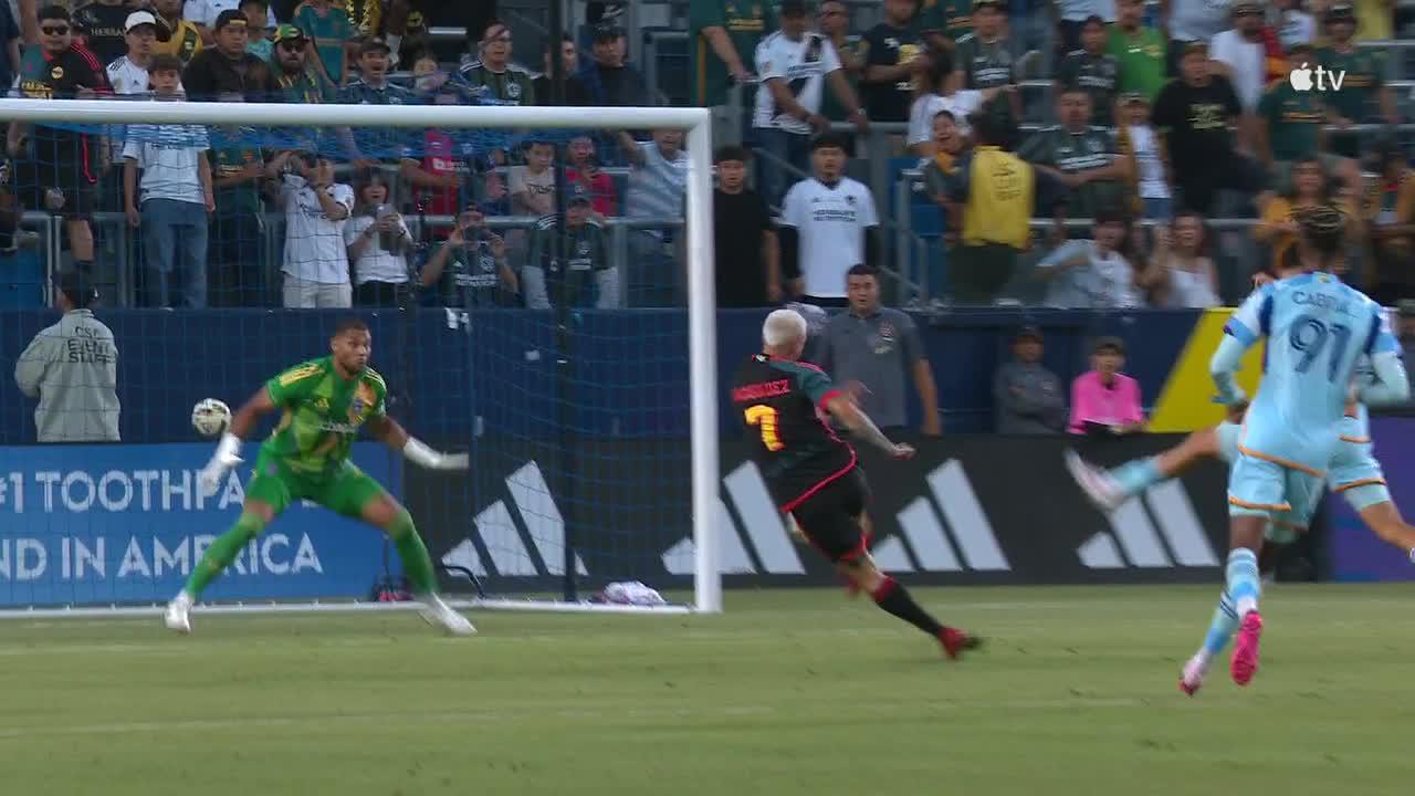 Diego Fagundez scores nice goal to open up scoring for LA Galaxy