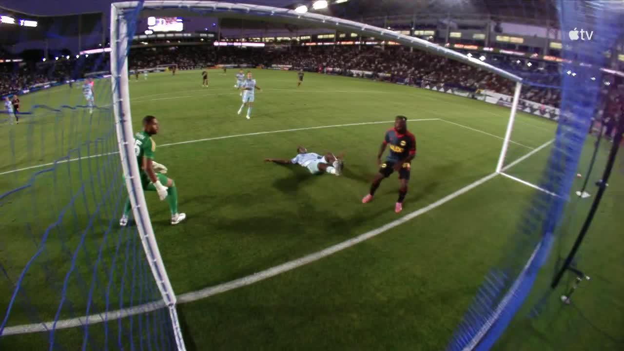 Joseph Paintsil taps in the goal to retake the lead for LA Galaxy