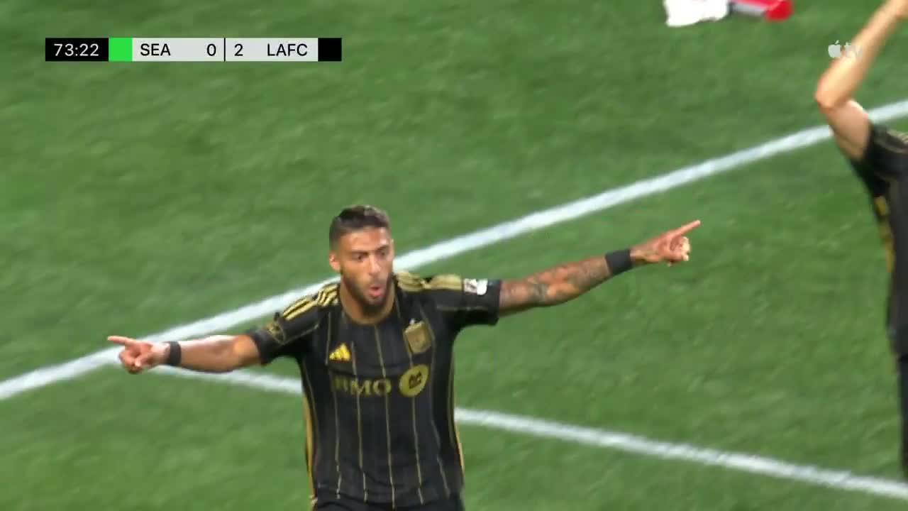 Denis Bouanga's brace powers LAFC to win