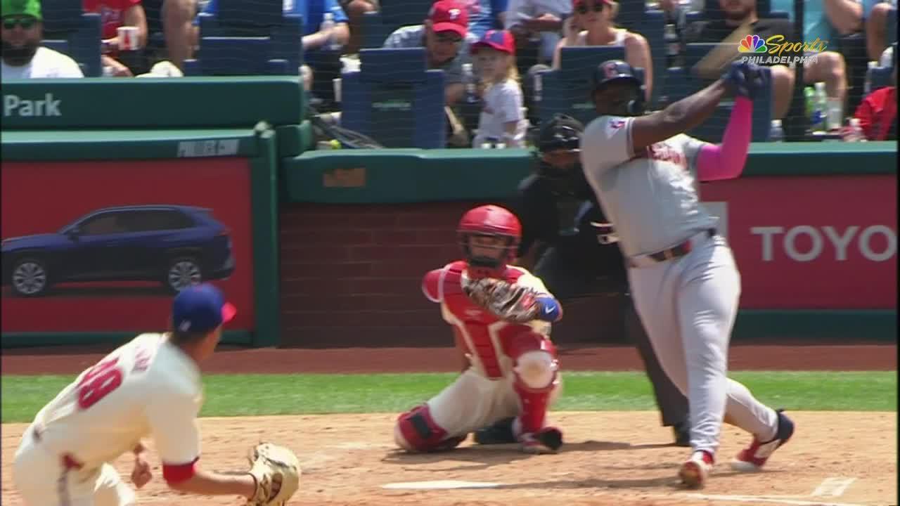 Jhonkensy Noel crushes a 3-run home run for Cleveland