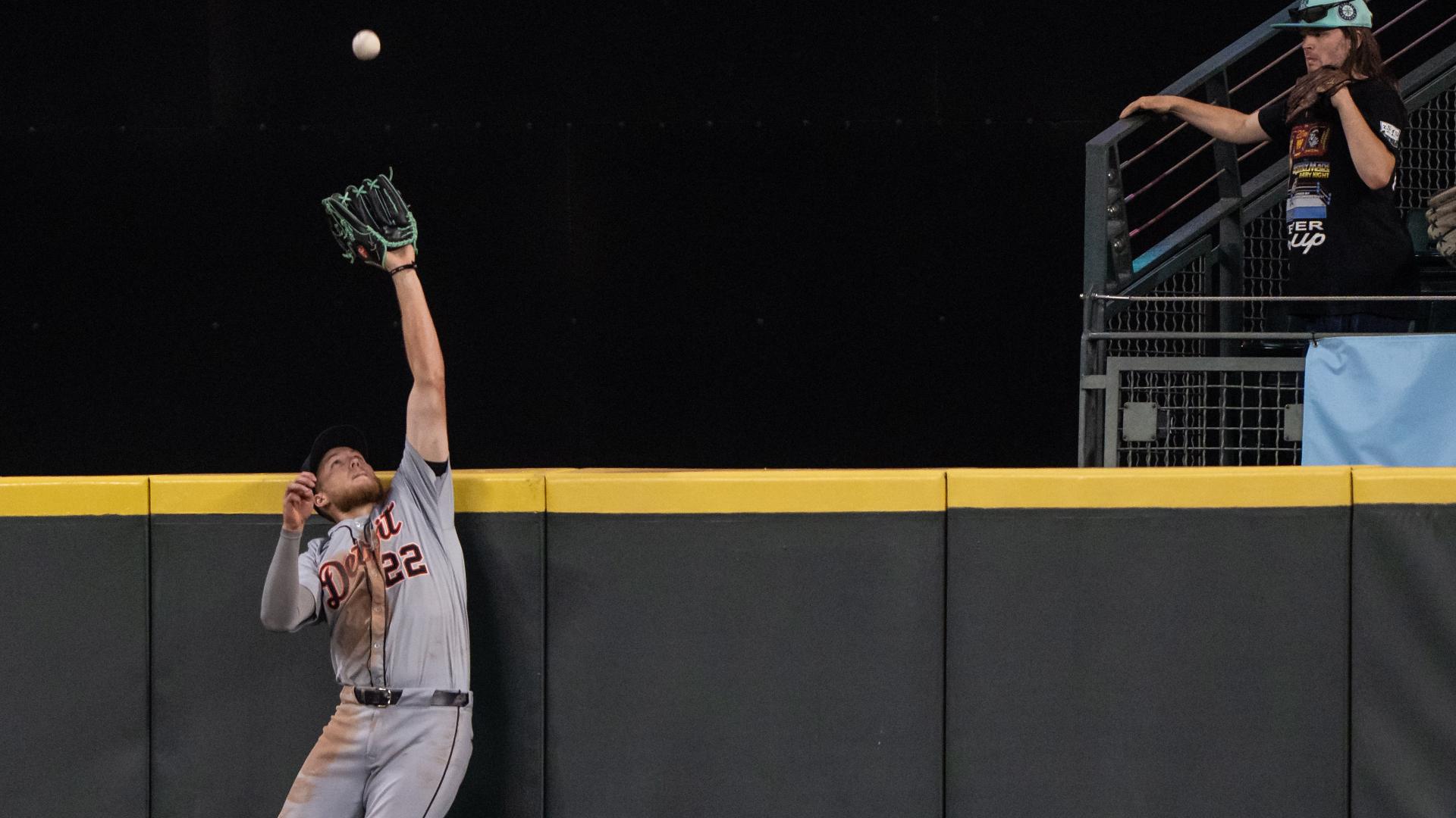 Parker Meadows robs Cal Raleigh of go-ahead HR