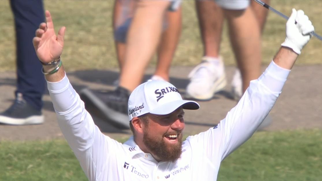 Shane Lowry hits a walk-off eagle from a bunker