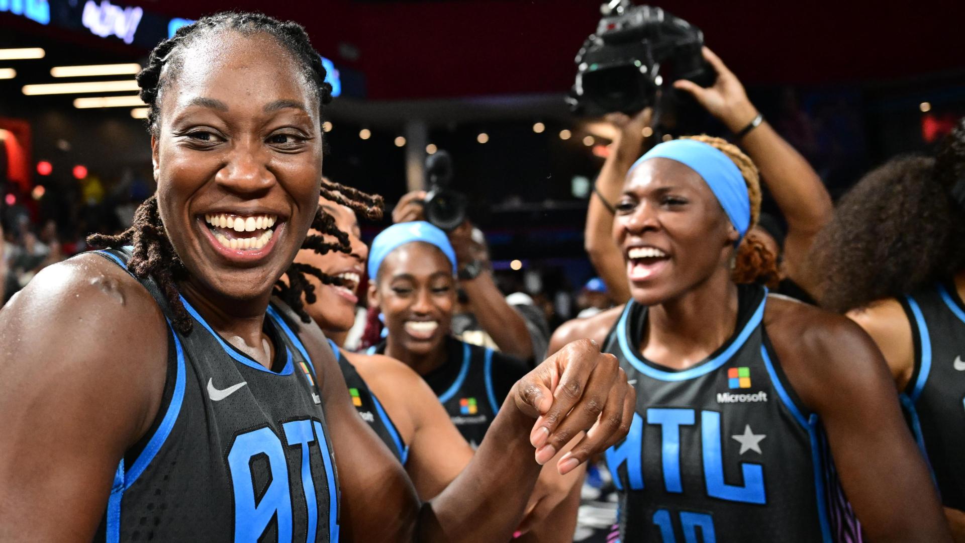 Tina Charles' last-second basket caps wild Storm-Dream ending