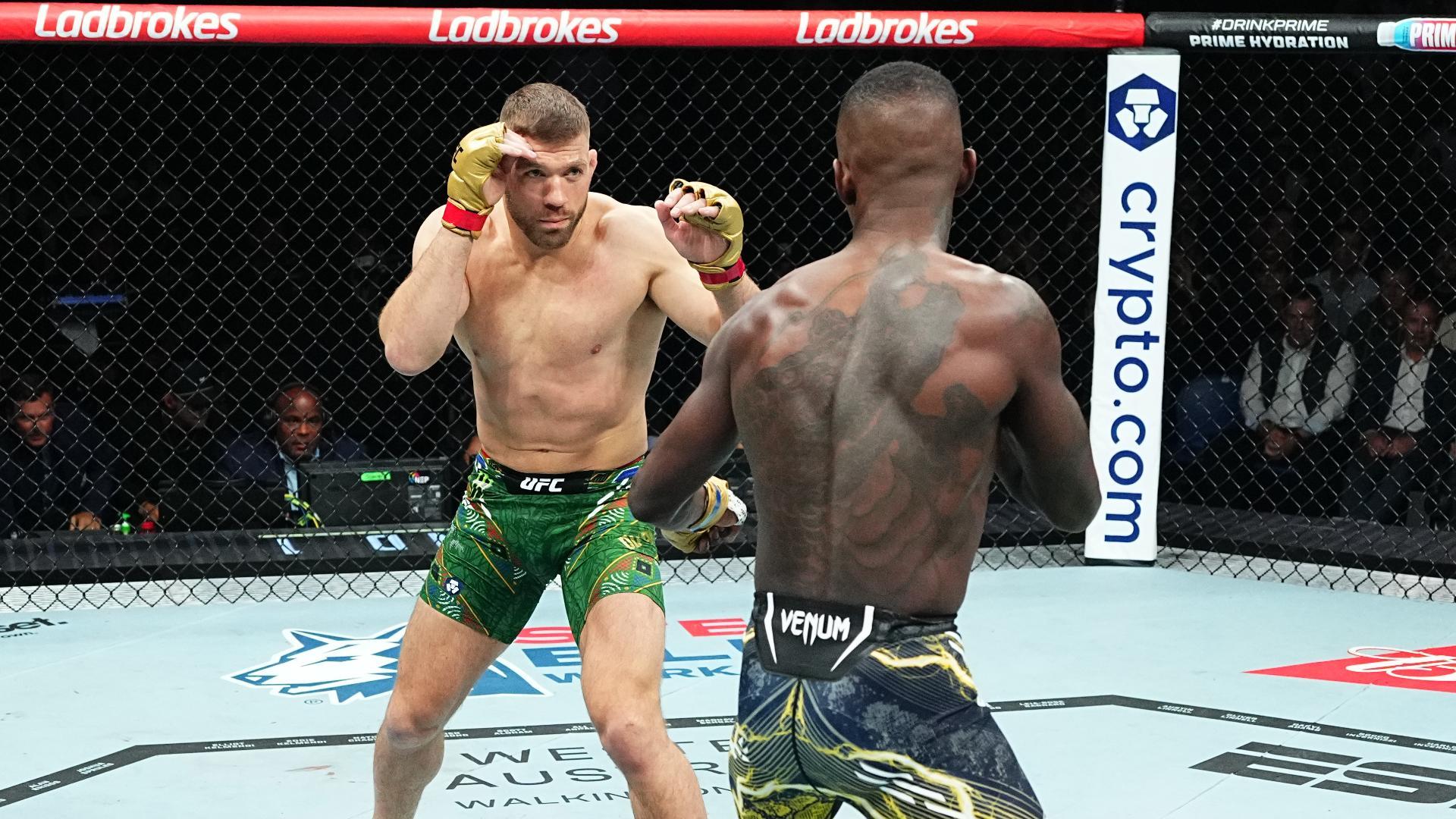 Dricus Du Plessis remains middleweight champ with sensational submission