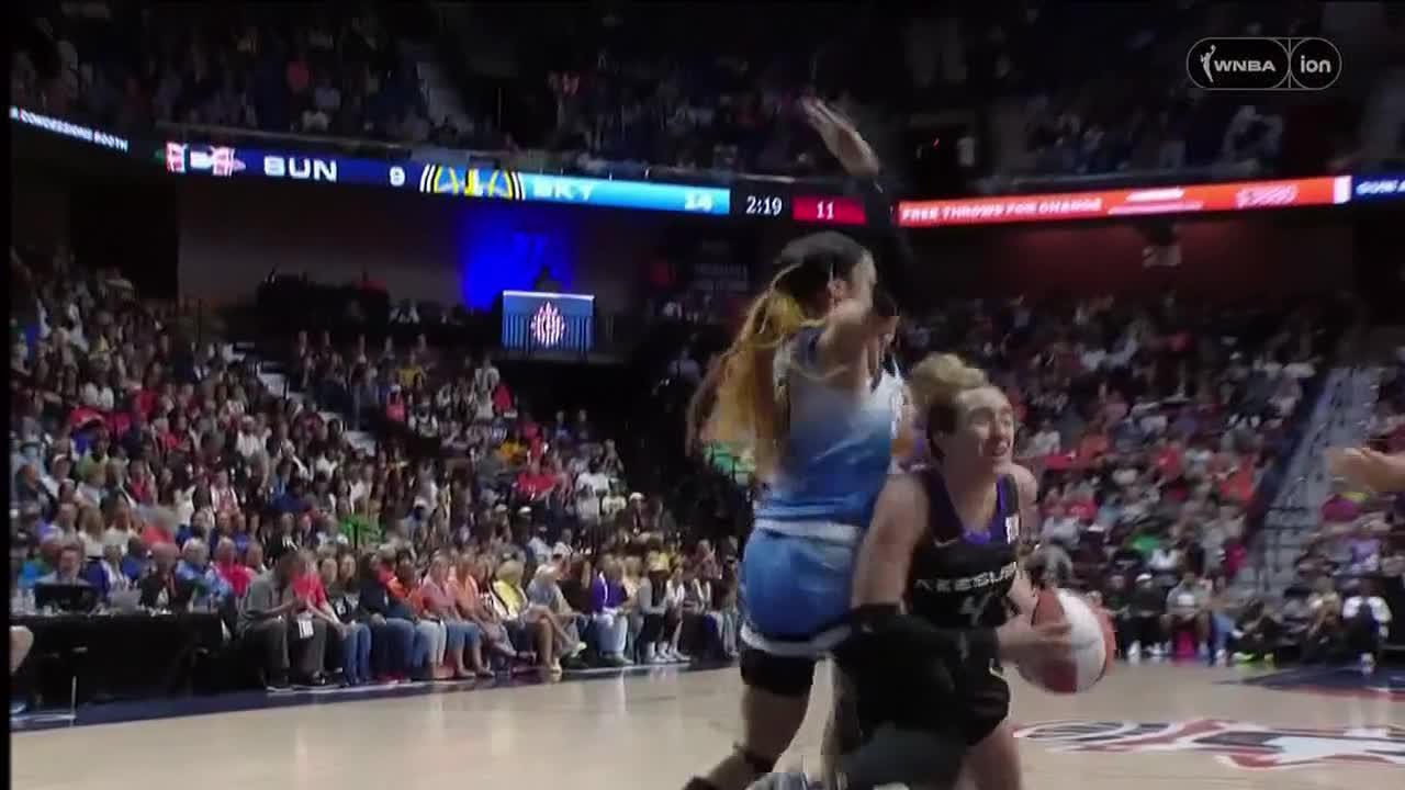 Chennedy Carter gets T'd up for foul on former teammate Marina Mabrey