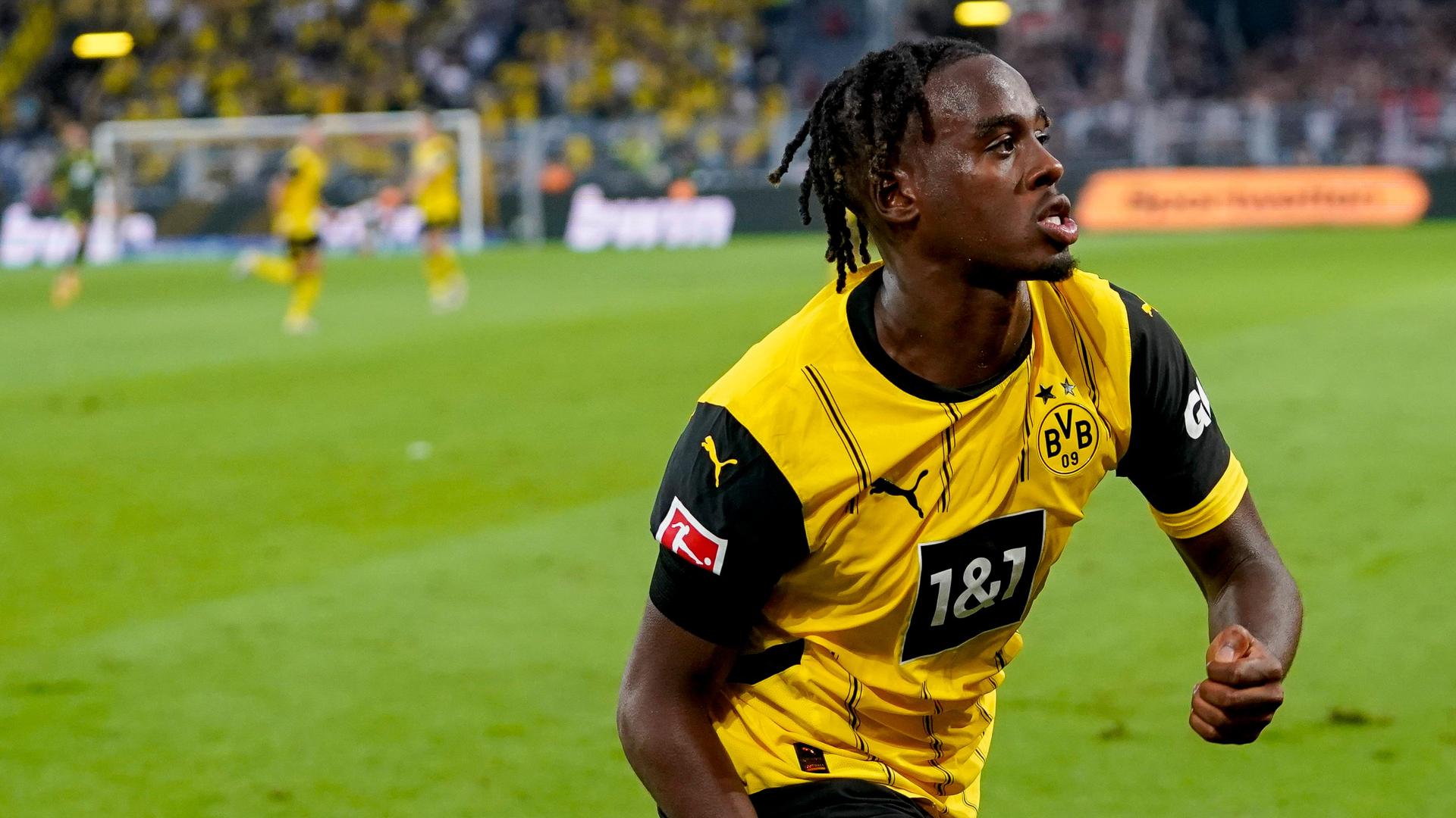 Jamie Bynoe-Gittens scores two stunning goals in 2-0 Dortmund win