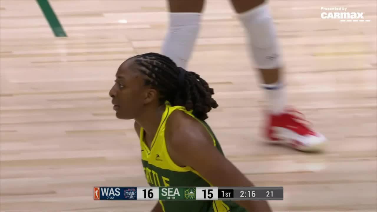 Nneka Ogwumike secures her 600th career steal