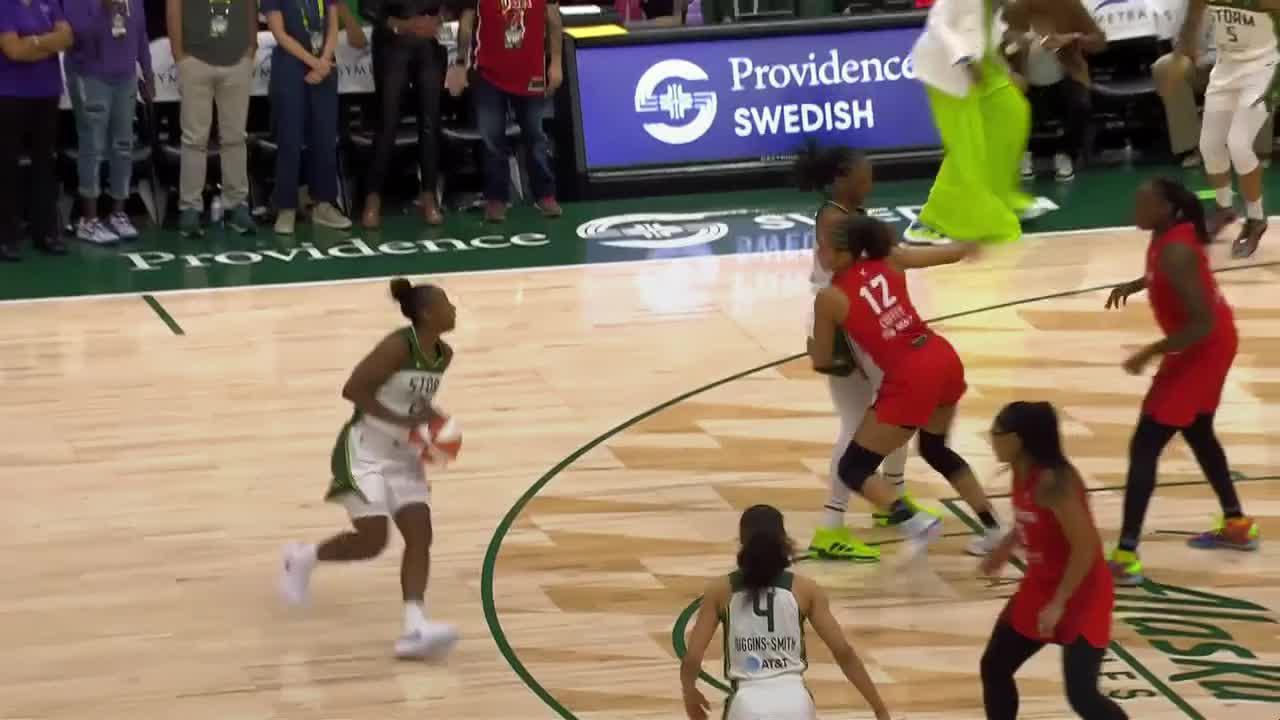 Jewell Loyd cashes in on go-ahead trey late