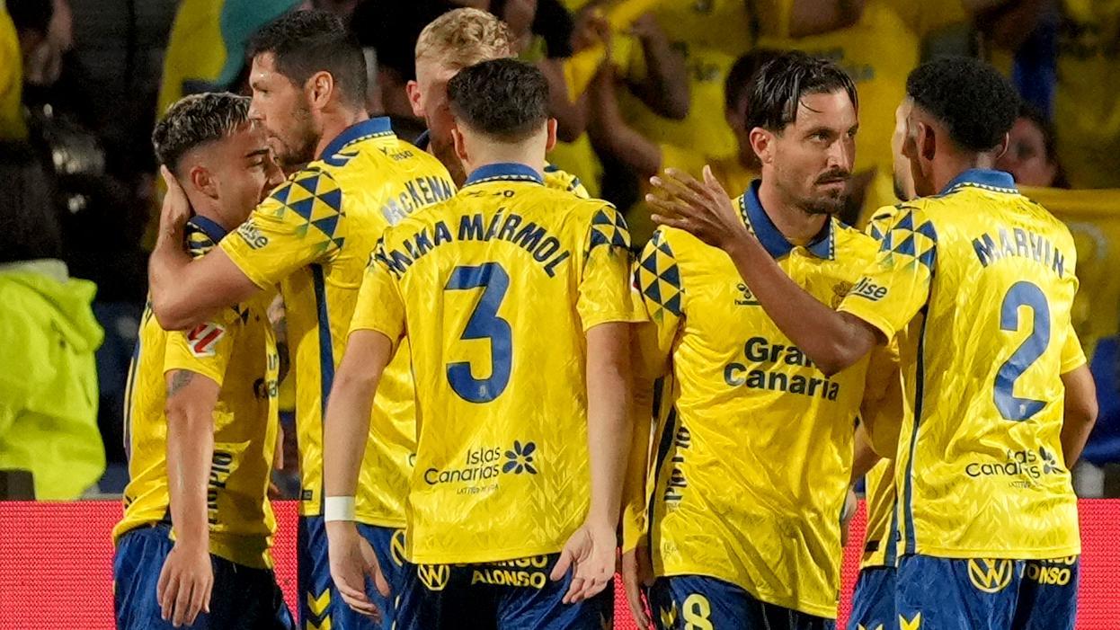 Las Palmas take shock early lead over Real Madrid