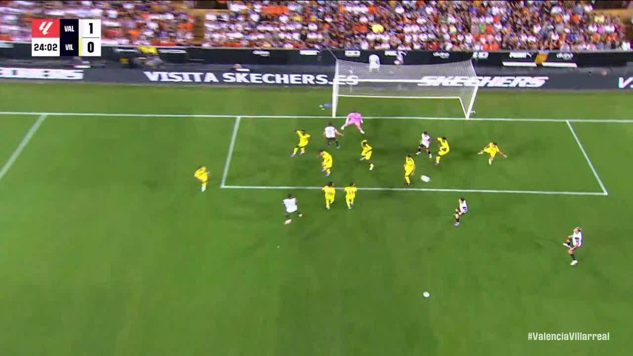 Hugo Duro finds the back of the net for Valencia