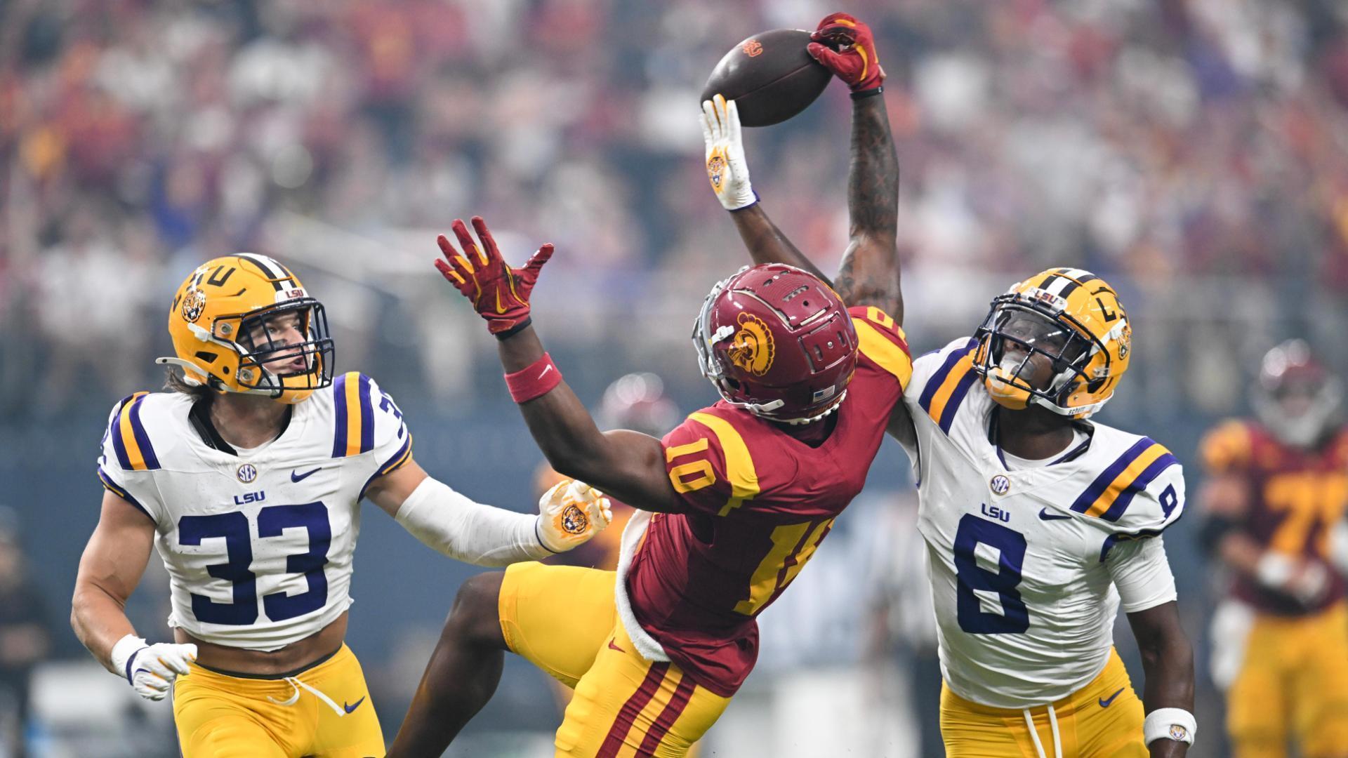 USC's Kyron Hudson makes a ridiculous catch in double coverage