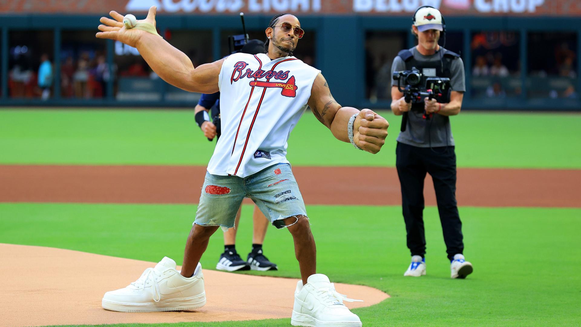 Ludacris busts out the big arms for a 1st pitch