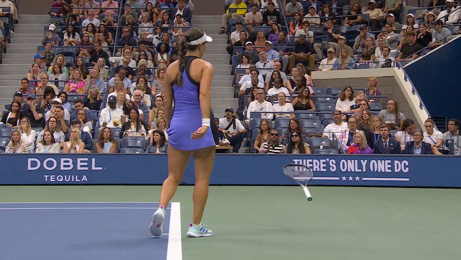 Pegula throws racket down after dropping a game in the 2nd set