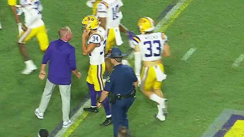 Brian Kelly scolds LSU kicker after blocked FG