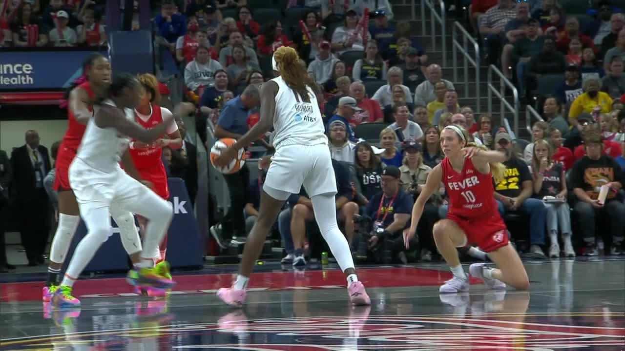 Rhyne Howard's crossover breaks Lexie Hull's ankles