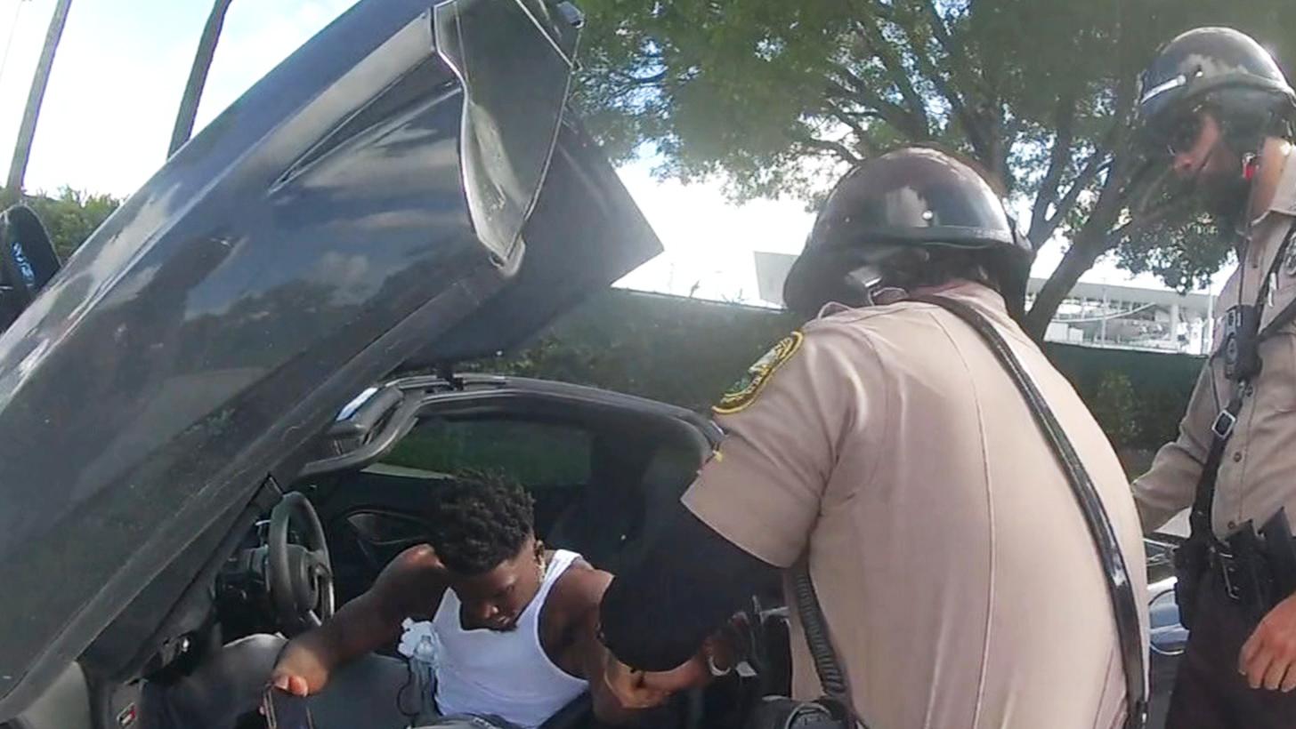 Body camera footage of Tyreek Hill's detainment released