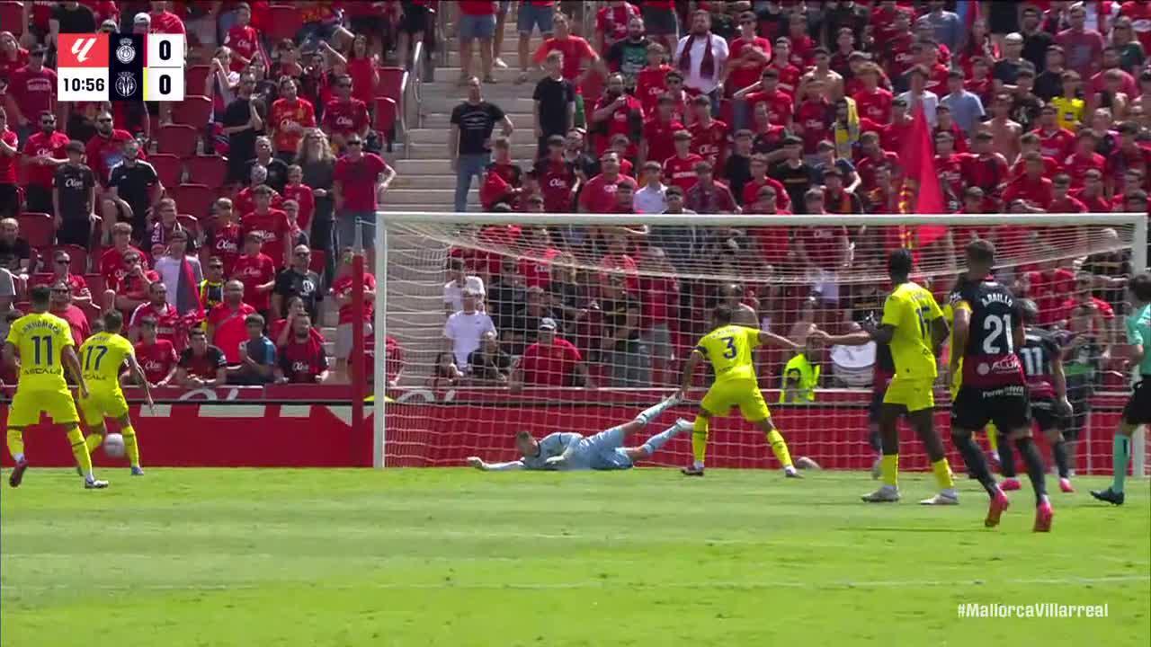 Diego Conde makes a great save