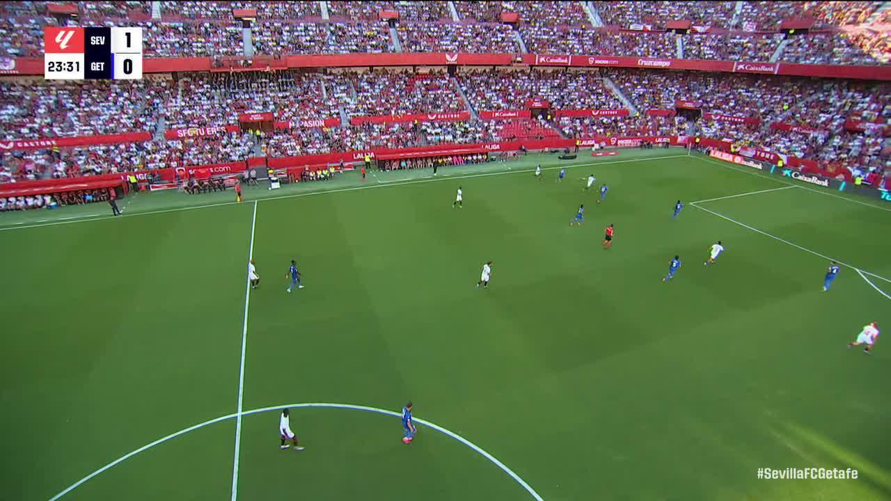 Jesús Navas slots in the goal for Sevilla