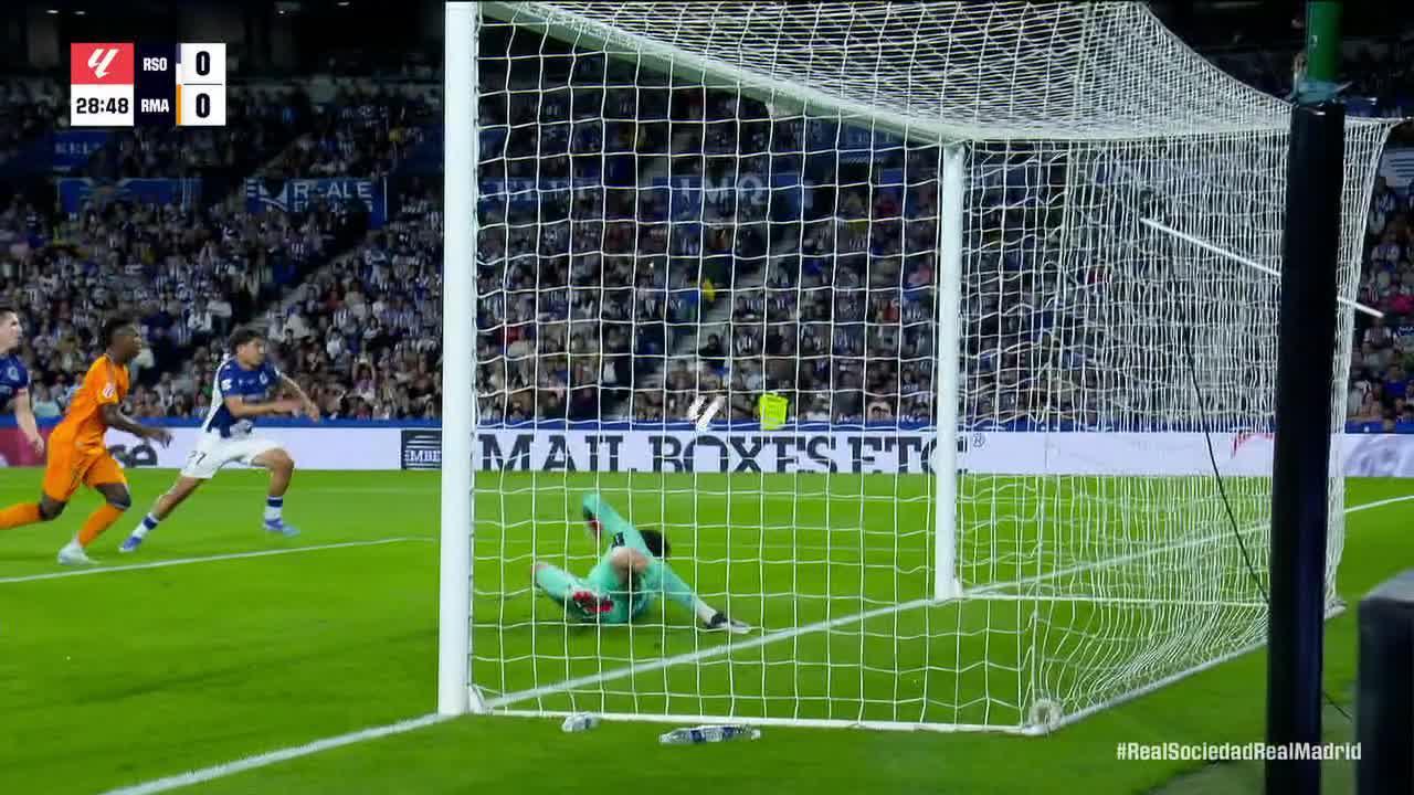 Álex Remiro makes superb reflex save to keep it 0-0