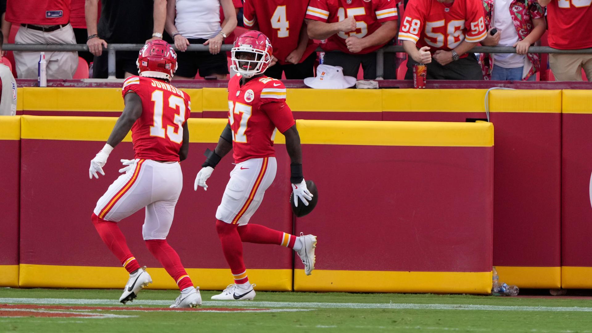 Chamarri Conner scoops up Joe Burrow's fumble for a Chiefs TD