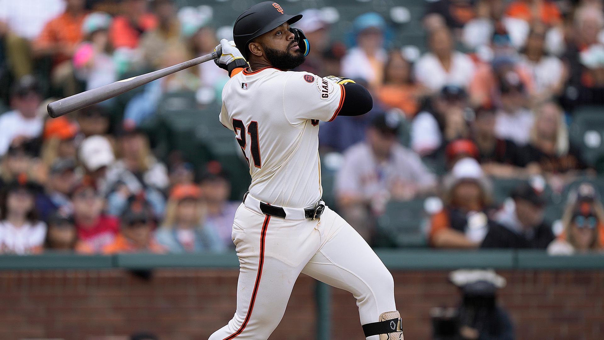 Heliot Ramos splashes opposite-field HR into McCovey Cove