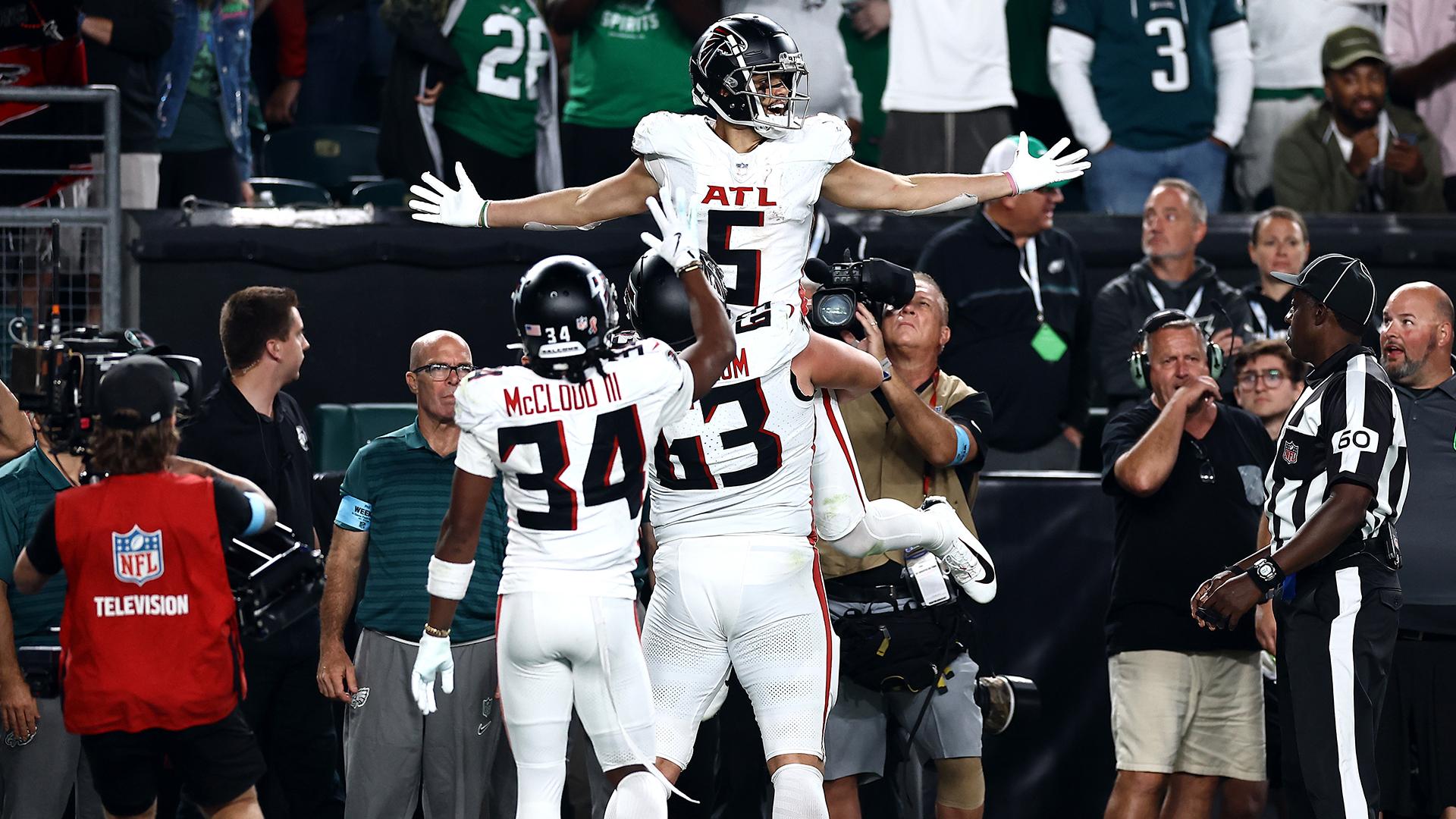 Falcons steal win from Eagles in thrilling MNF finish