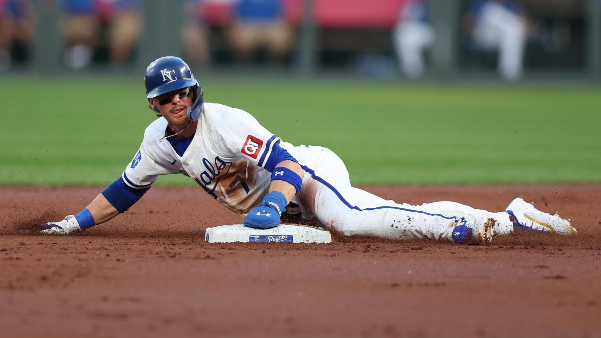 Bobby Witt Jr. joins the 30-30 club with his 30th stolen base