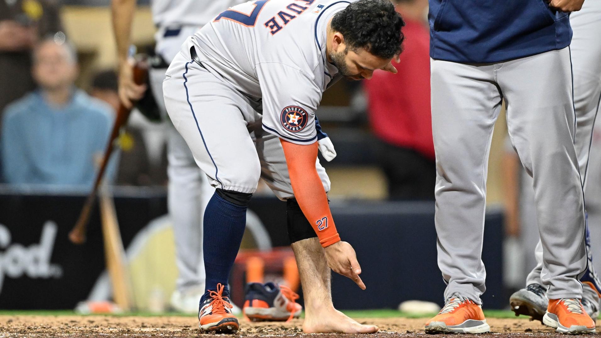 Altuve takes his shoe off to plead a point, gets ejected