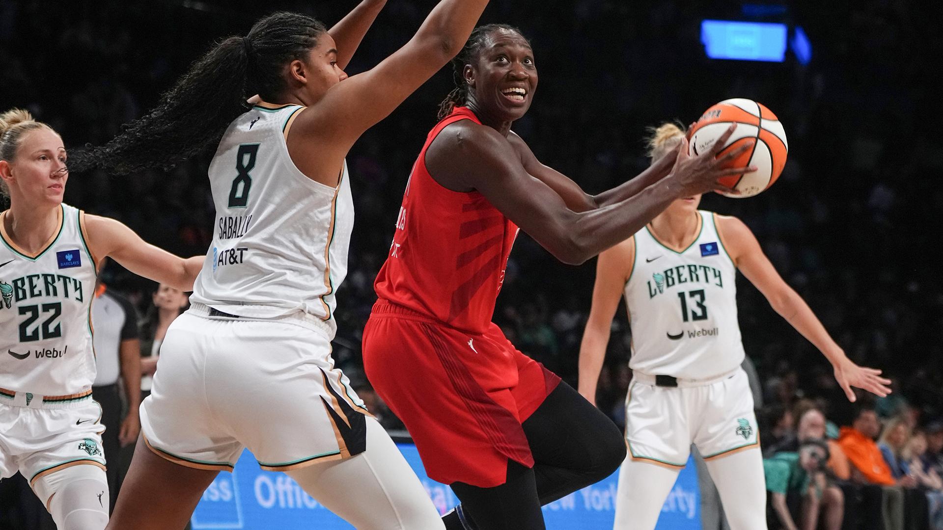 Tina Charles breaks WNBA's all-time rebounds record