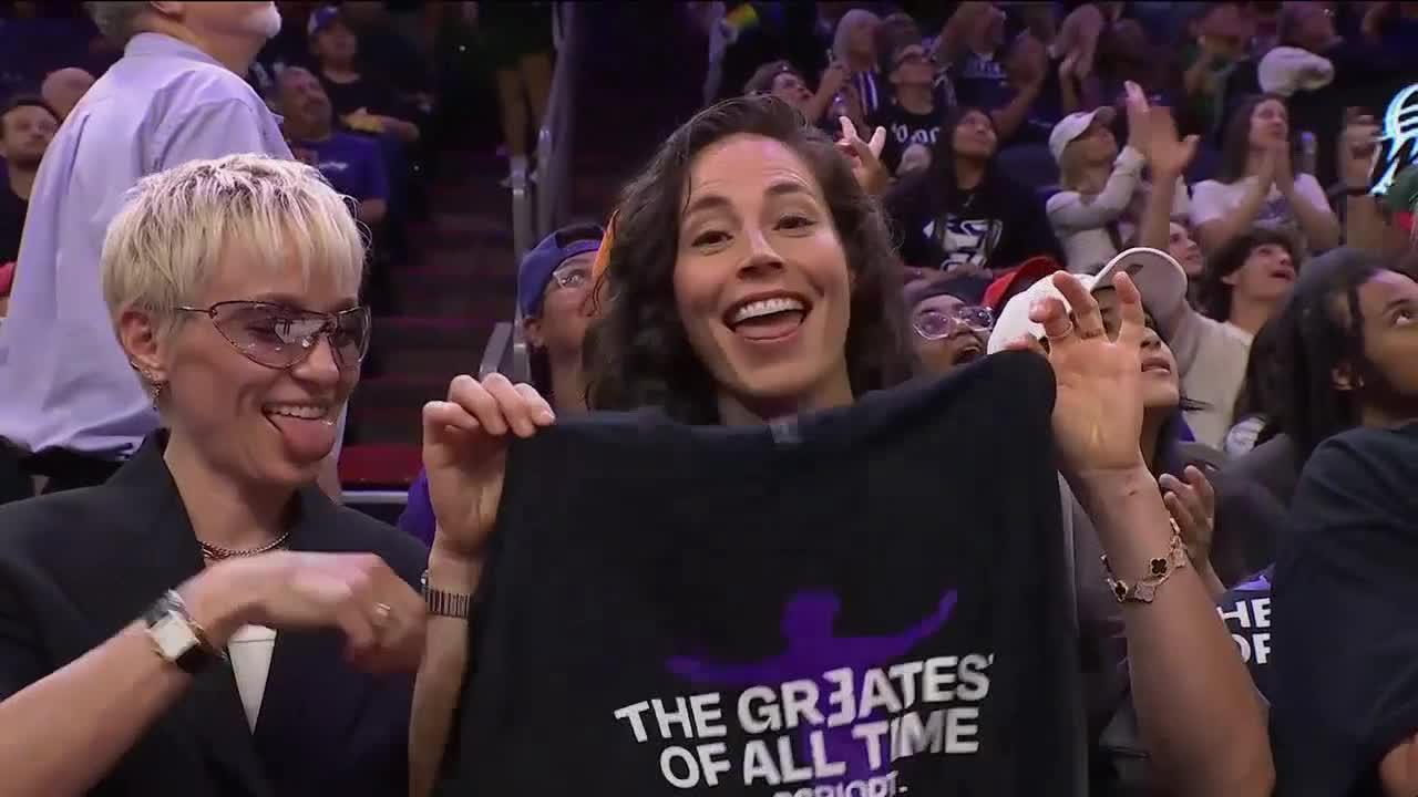 Sue Bird in attendance for Diana Taurasi's potential final home game