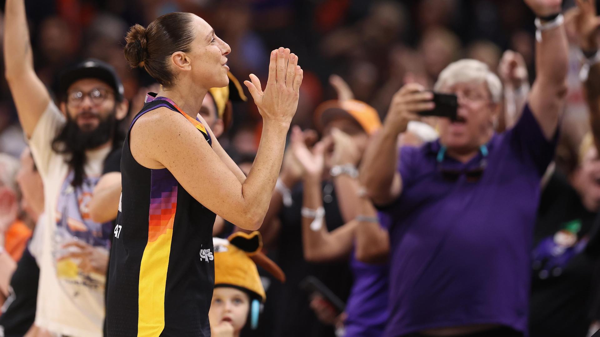 Diana Taurasi receives standing ovation while checking in game