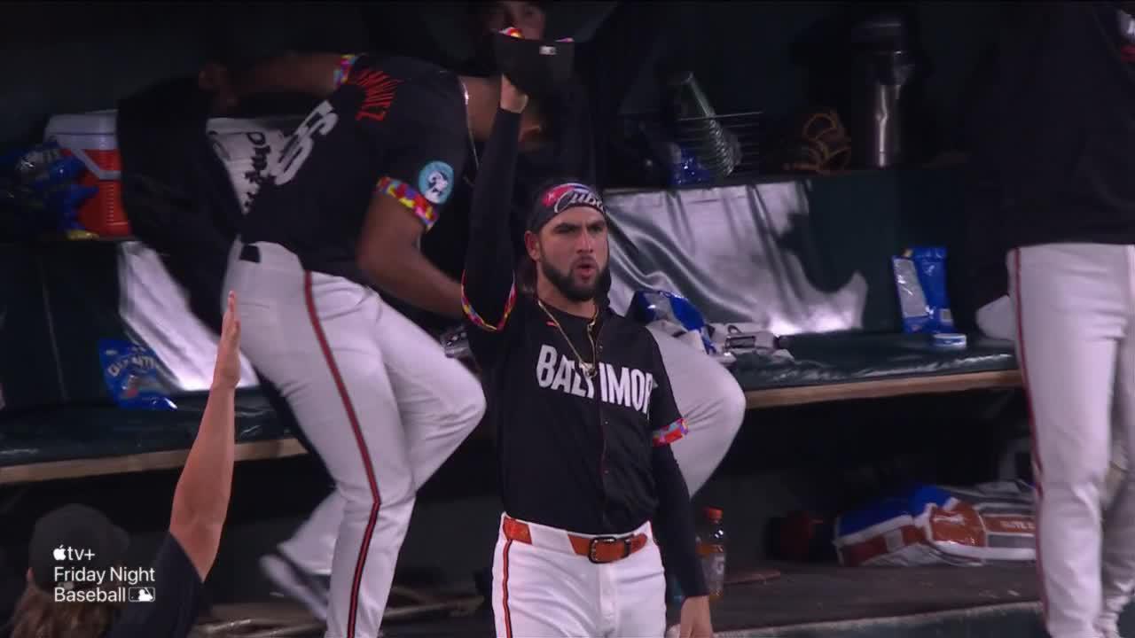 Cionel Perez catches another O's HR ball with his hat