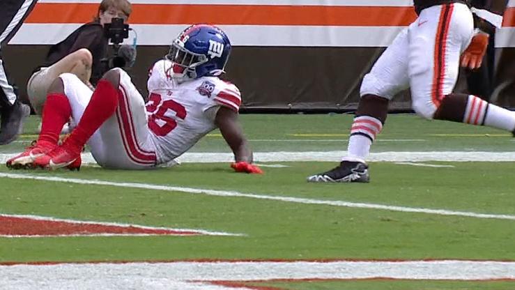 Devin Singletary seals Giants' win with slide at the 1-yard line