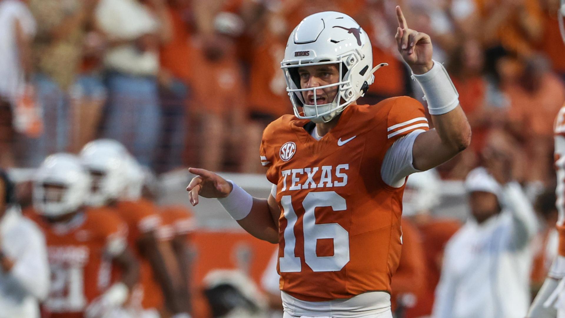 Arch Manning flings a pair of TDs in Texas' rout of UL Monroe