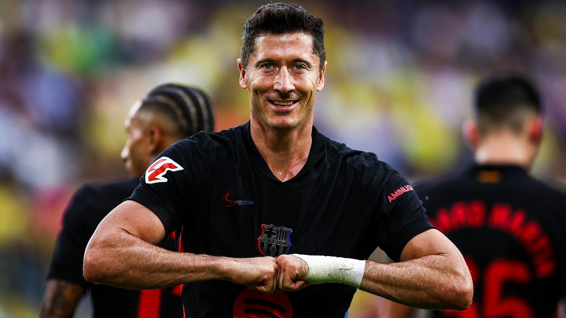 Lewandowski doubles Barca's lead with tap-in