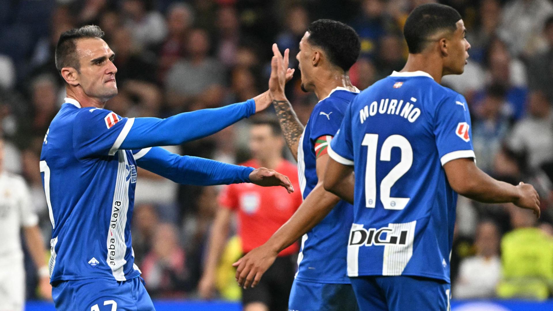 Alaves score twice in 2 minutes to give Madrid late scare