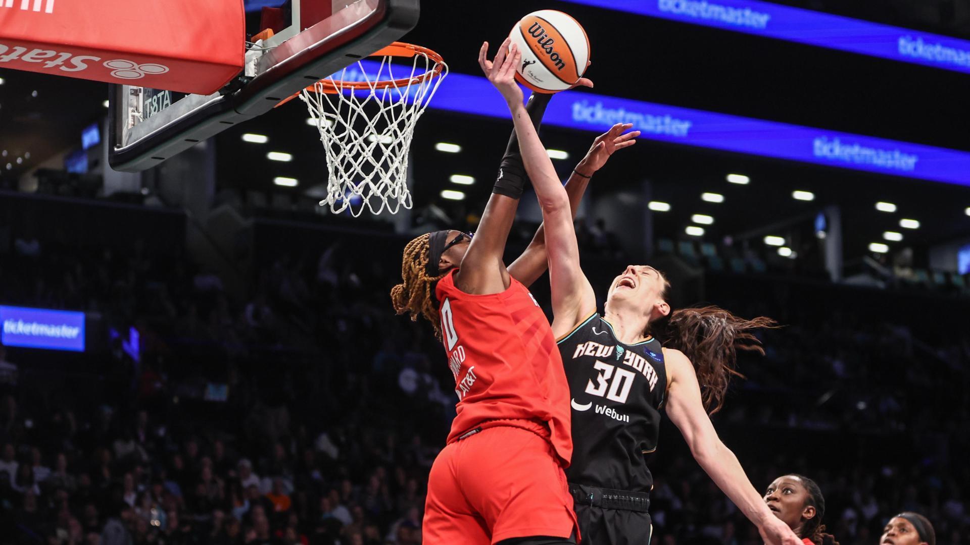 Rhyne Howard makes ridiculous block on Breanna Stewart