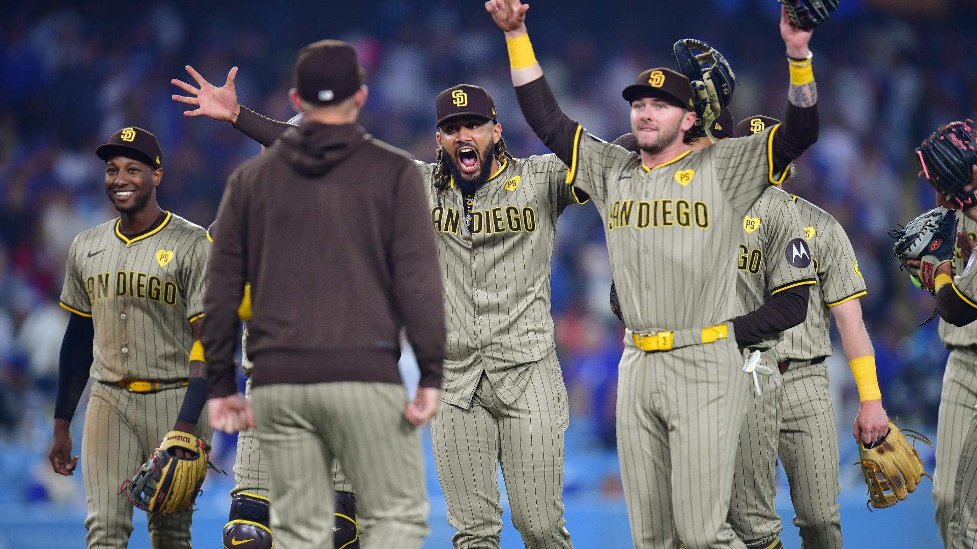 Padres turn game-ending triple play to clinch a playoff spot