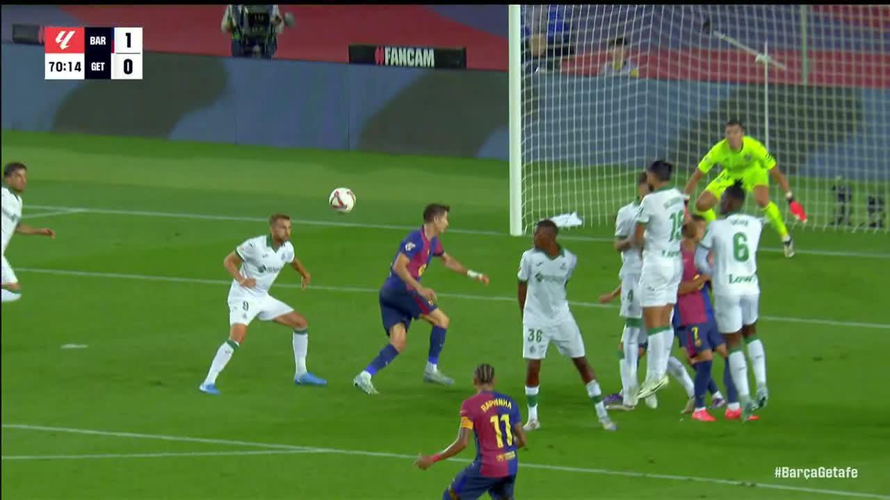 David Soria makes another superb save on Barca's set piece