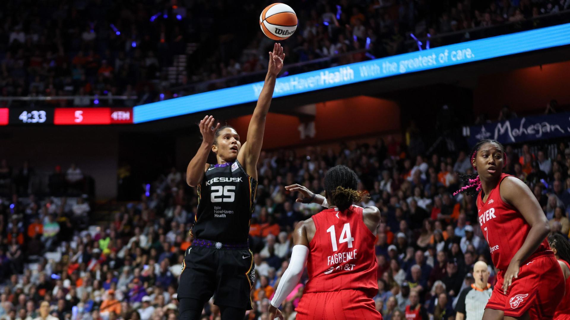 Alyssa Thomas buries a fadeaway jumper