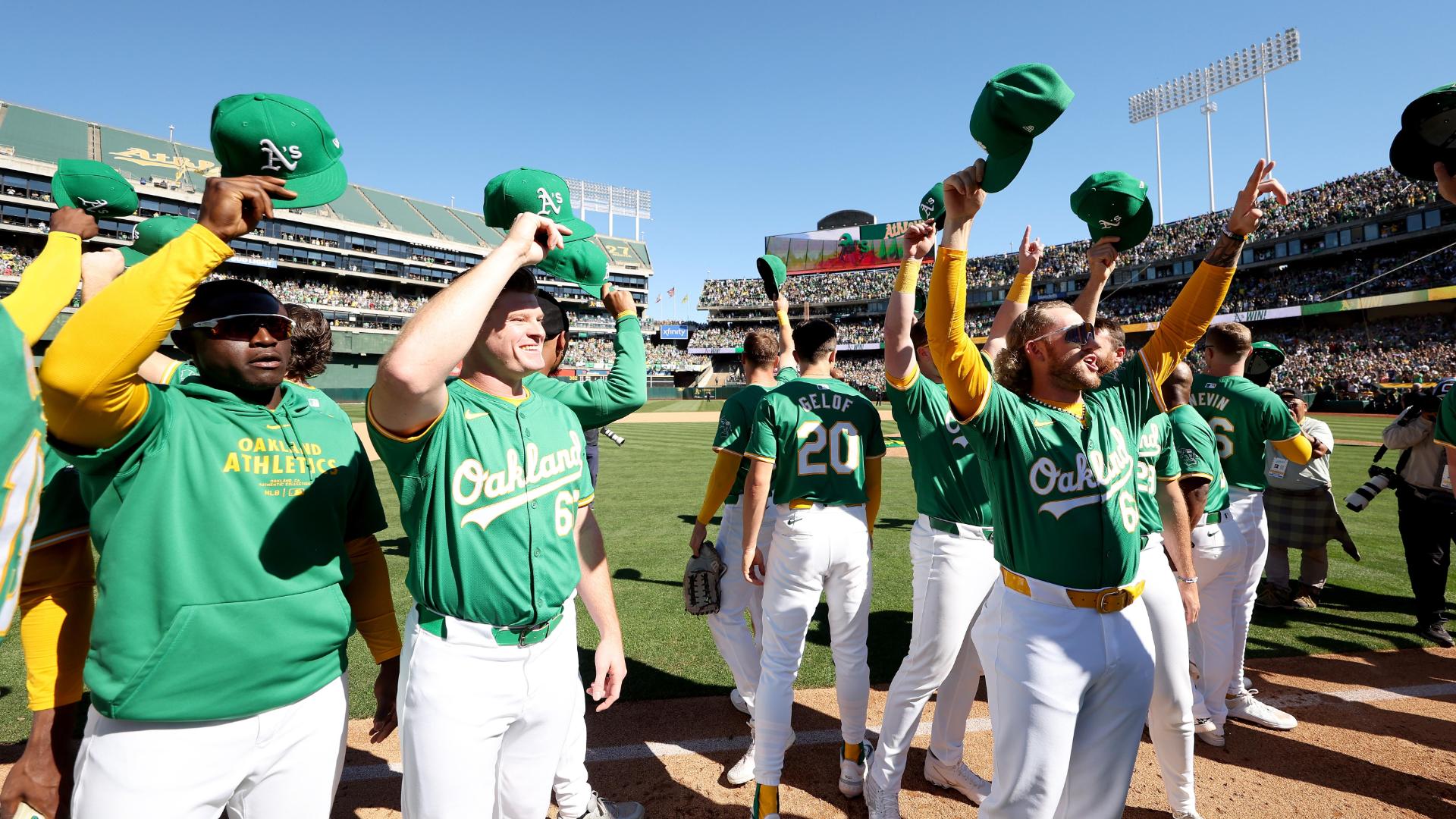 Athletics win their last game at Oakland Coliseum