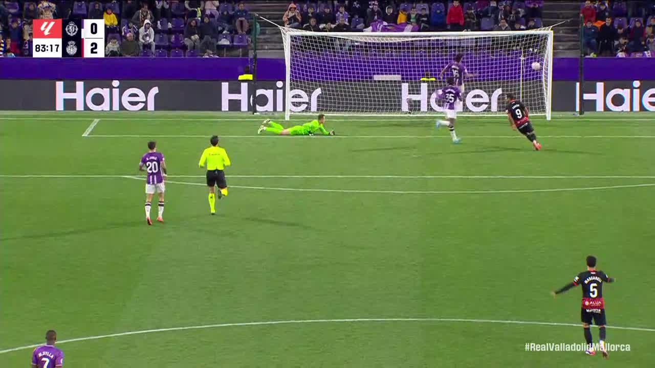 Valery Fernández slots in the goal for Mallorca