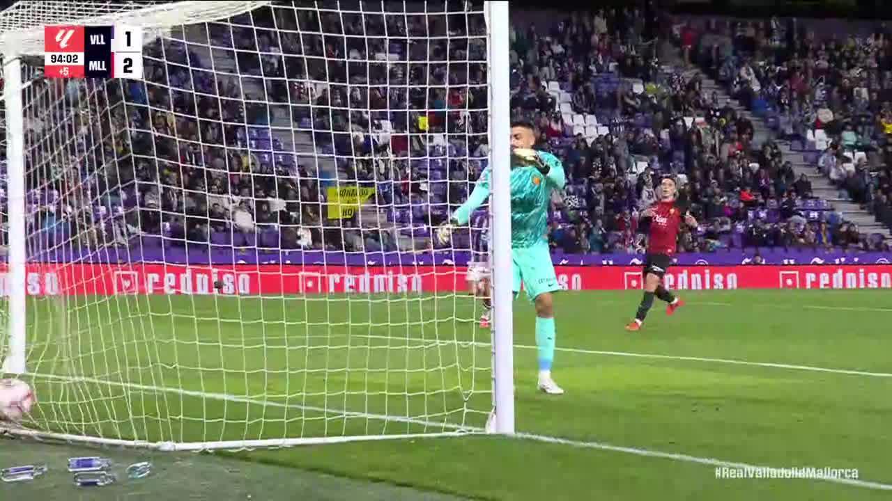 Iván Sánchez slots in the goal for Real Valladolid