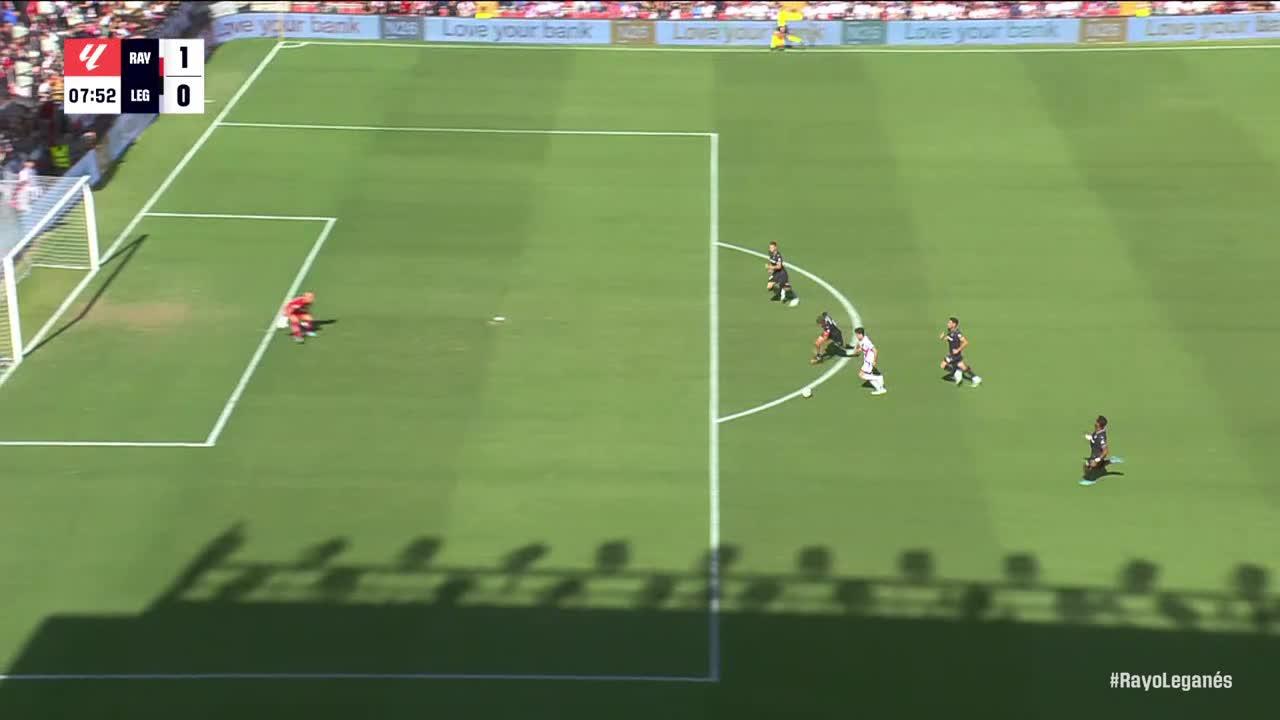 Sergio Camello slots in the goal for Rayo Vallecano