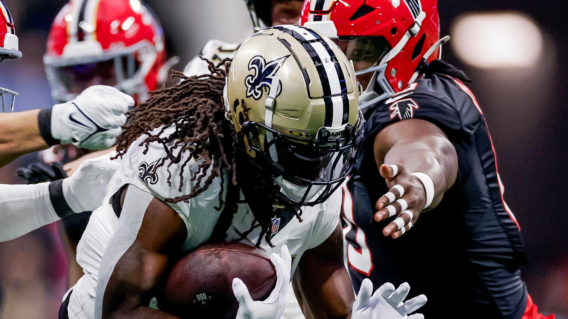 Alvin Kamara punches in late go-ahead TD Saints