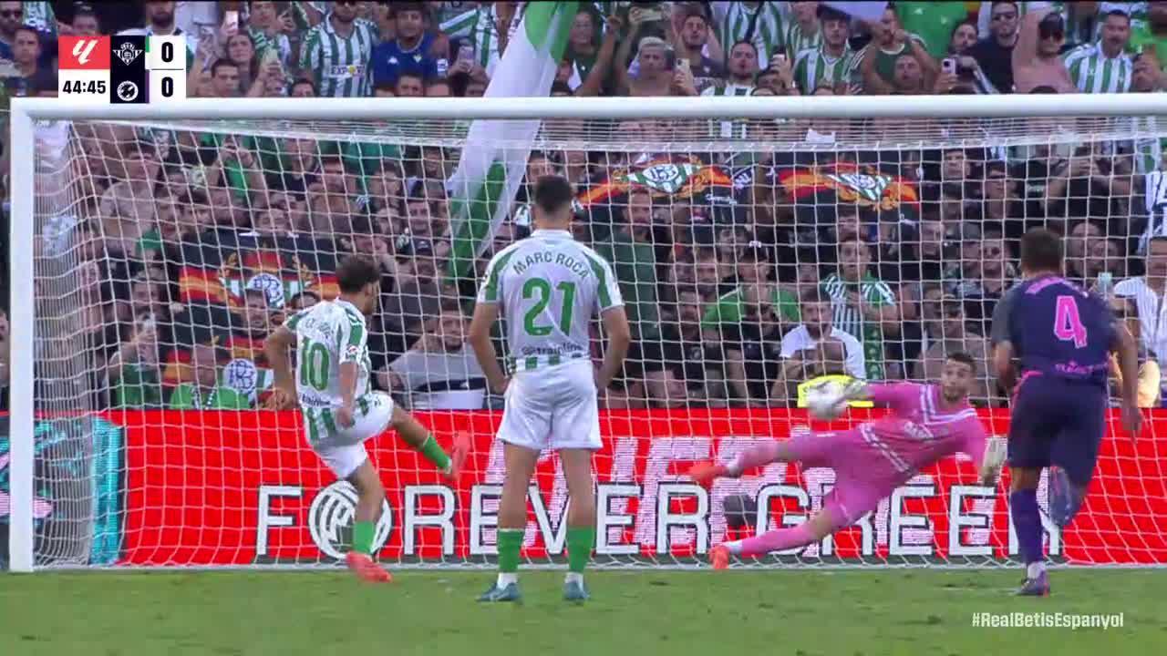 Joan Garcia with a Spectacular Gk Save