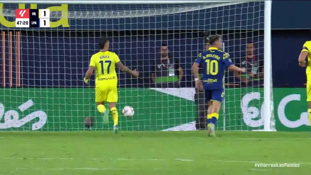 Fábio Silva slots in the goal for Las Palmas