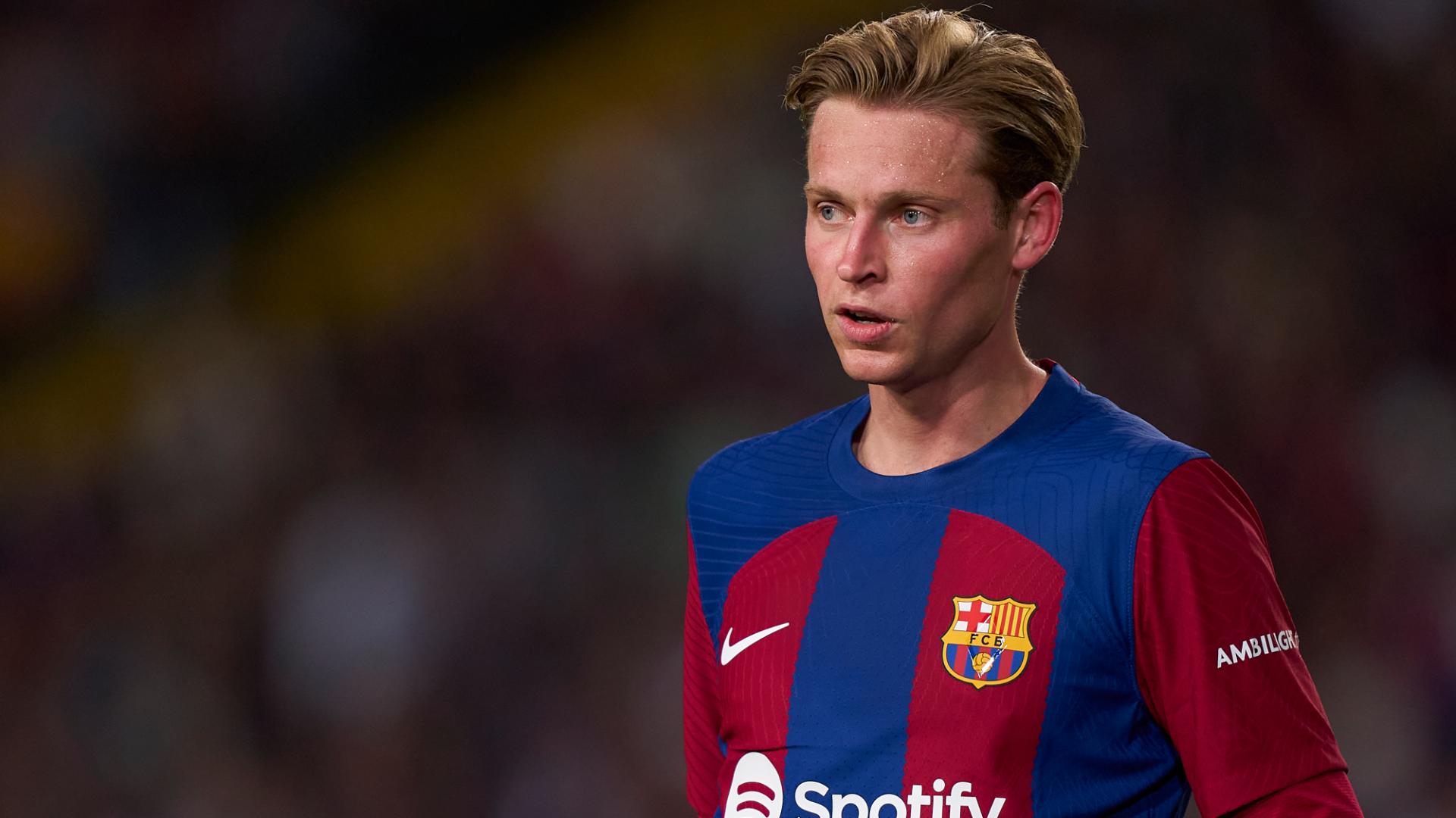 De Jong laughs off claims he earns €37 million a year